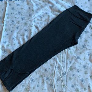 Beyond Yoga S dk grey calf length legging